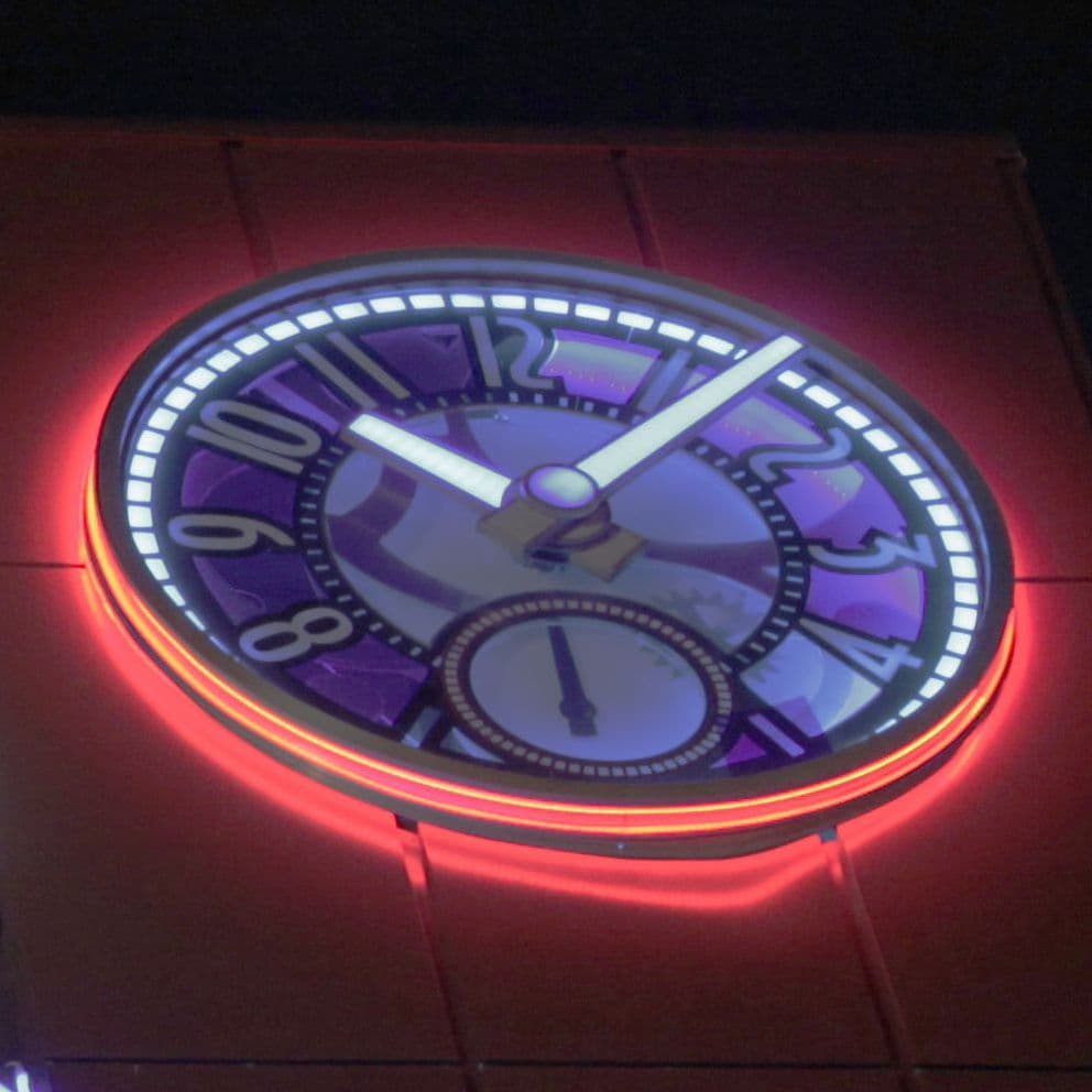Фасадные часы бизнес-центра Аметист