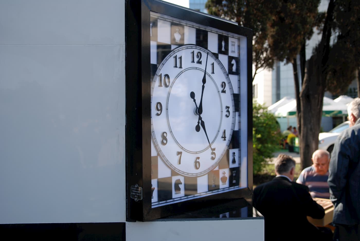 Уличные часы в Шахматном сквере г. Туапсе